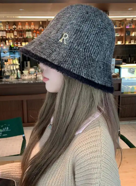 Women's Solid Autumn Fisherman Hat Winter Letter R